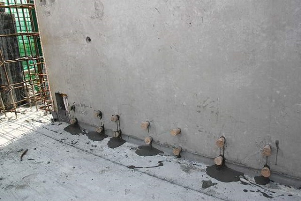 地基下沉，裂缝灌浆等情况使用超细水泥灌浆料的加固利用步骤