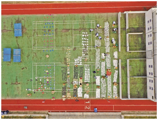 半操场的银行卡“四件套”，缘何而来？