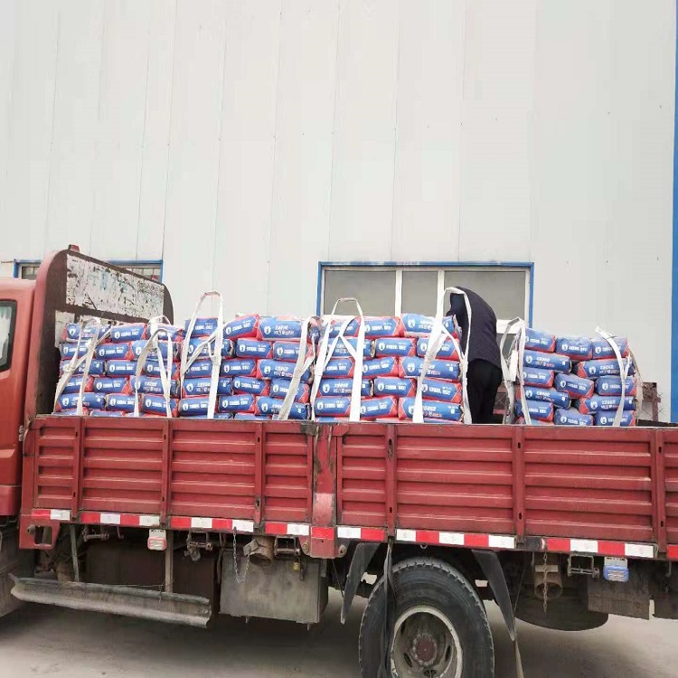 宁夏瓷砖胶出产厂家：贴瓷砖选取瓷砖胶和水泥两种资料，哪一种更好呢